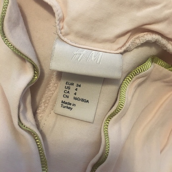 Long sleeve button down with green line - Picture 7 of 7